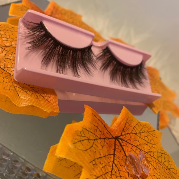 Too’Shiiny Lashes “Fiji Set” - Picture 3 of 6